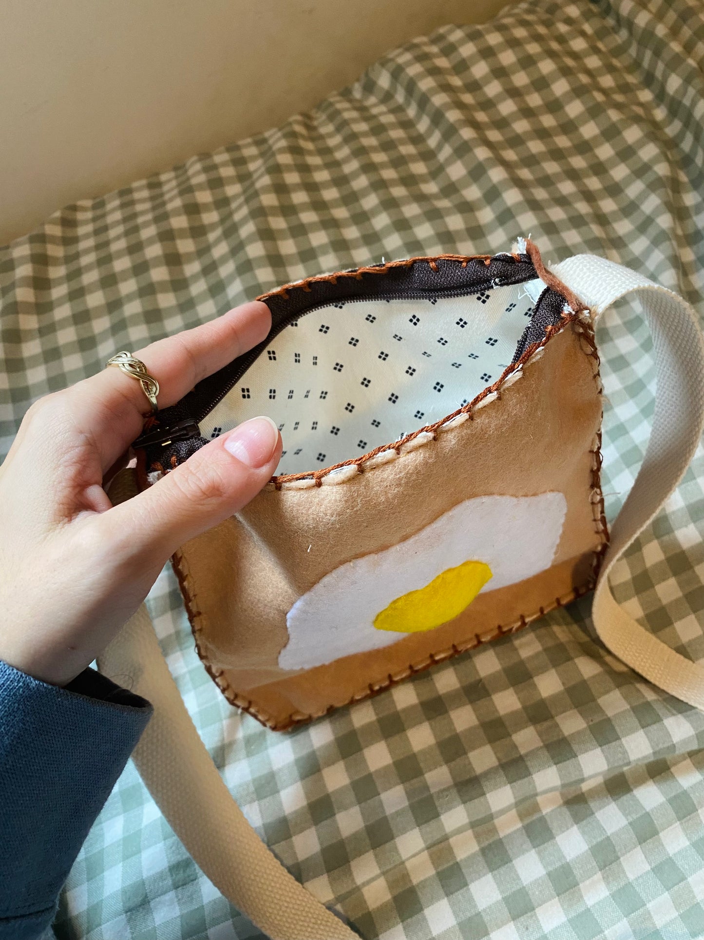 Kid’s Bag (fried egg on toast)